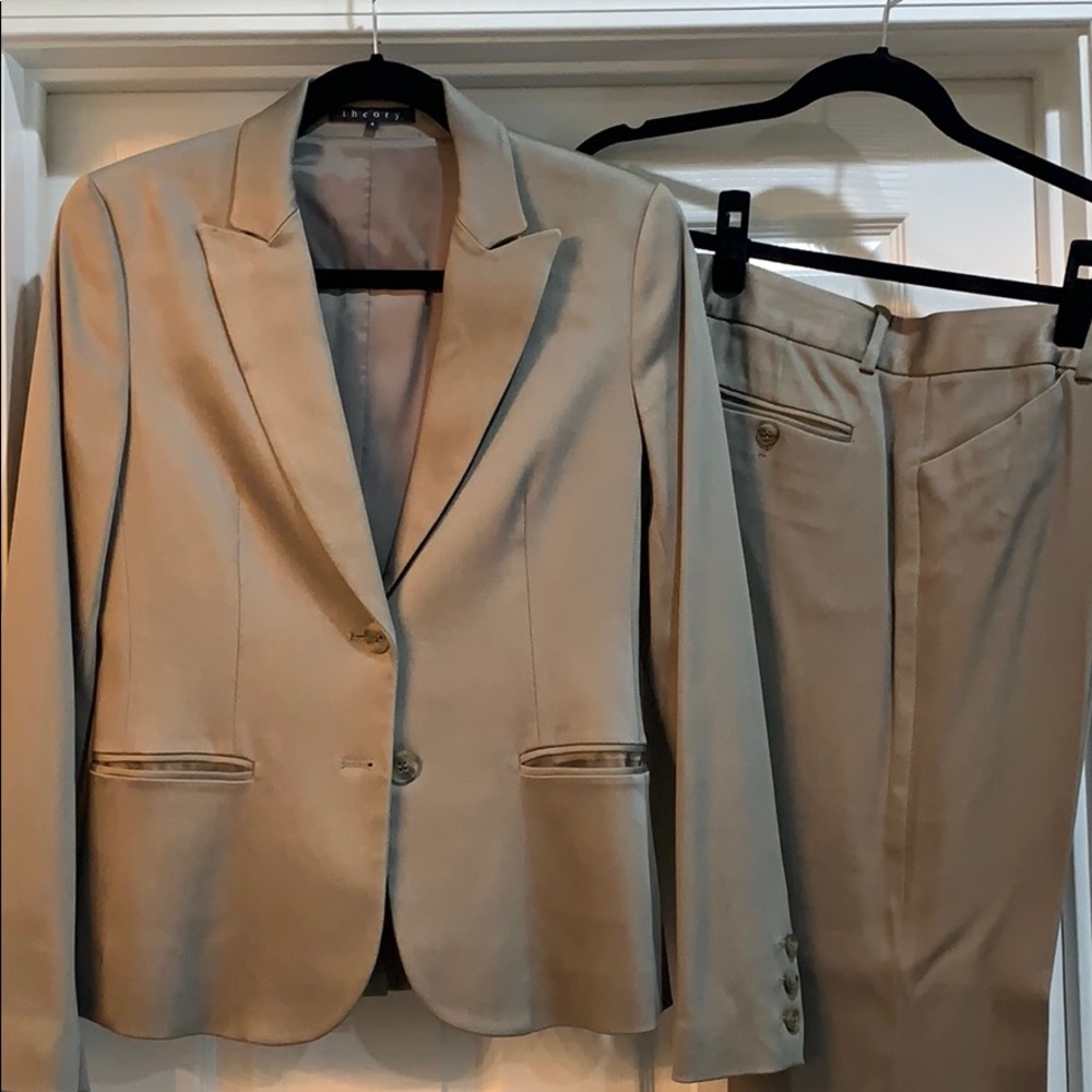 Theory suit